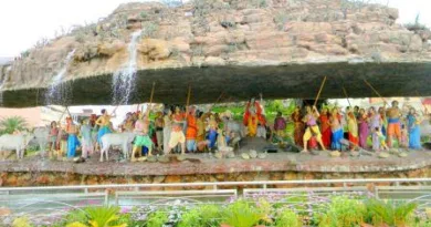 Govardhan Parvat-कलयुग के अंत तक क्या धरती में समा जाएगा