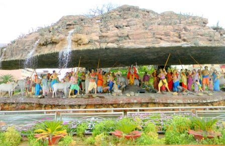 Govardhan Parvat-कलयुग के अंत तक क्या धरती में समा जाएगा