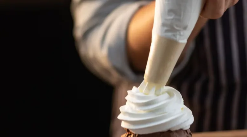 नेशनल व्हीप्ड क्रीम डे: वजन बढ़ने के डर से न खाएं व्हीप्ड क्रीम? इस एयर बबल फूड में कोई कैलोरी नहीं है, शाकाहारी व्हीप्ड क्रीम तनाव मुक्त होकर खाएं